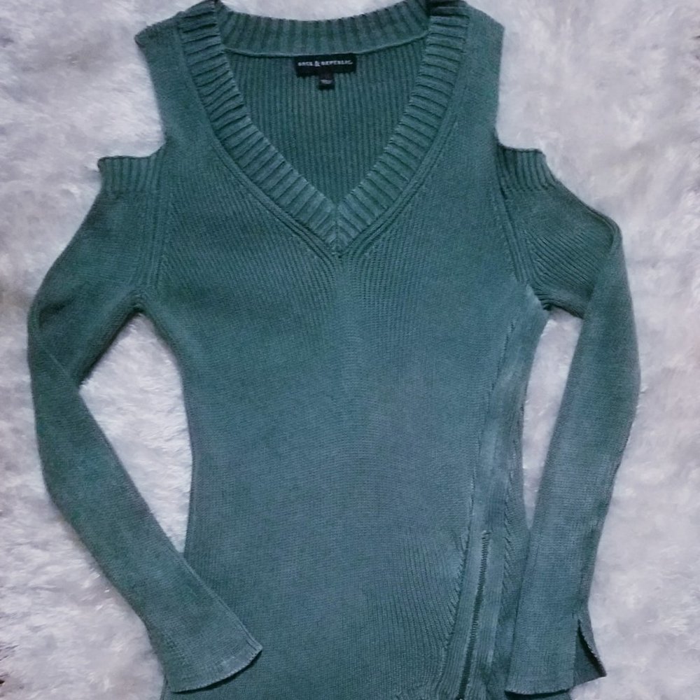 Rock & Republic Cold Shoulder Sweater With Zipper